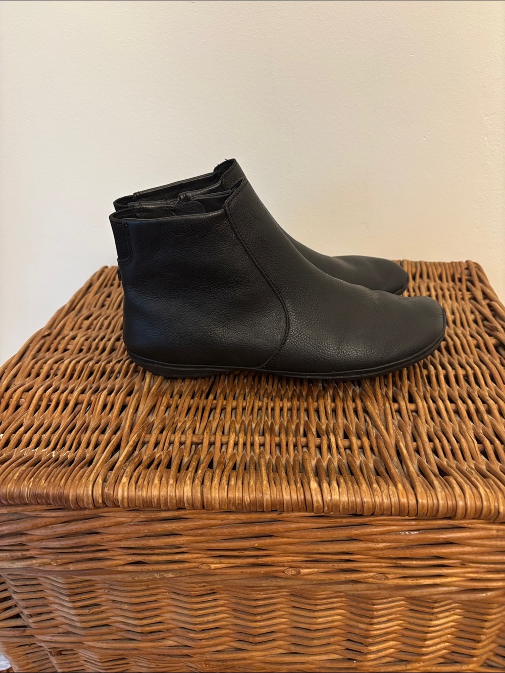 Camper Nina Right  Black Leather Zip Ankle Booties 37/6.5